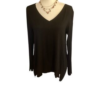 White House Black Market pullover top in black EUC